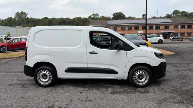 Vauxhall Combo Cargo Combo Diesel 1.5 Turbo D 100ps Prime Plus H1 Van - Image 9